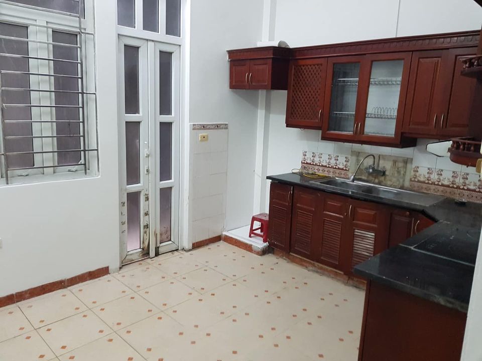 Ô Tô đỗ cửa nhà, vài bước chân ra đường Trần Duy Hưng và phố Trung Kính