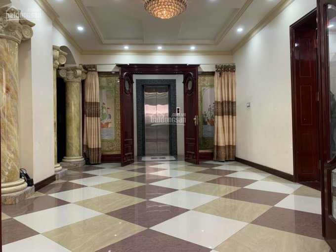 425m2