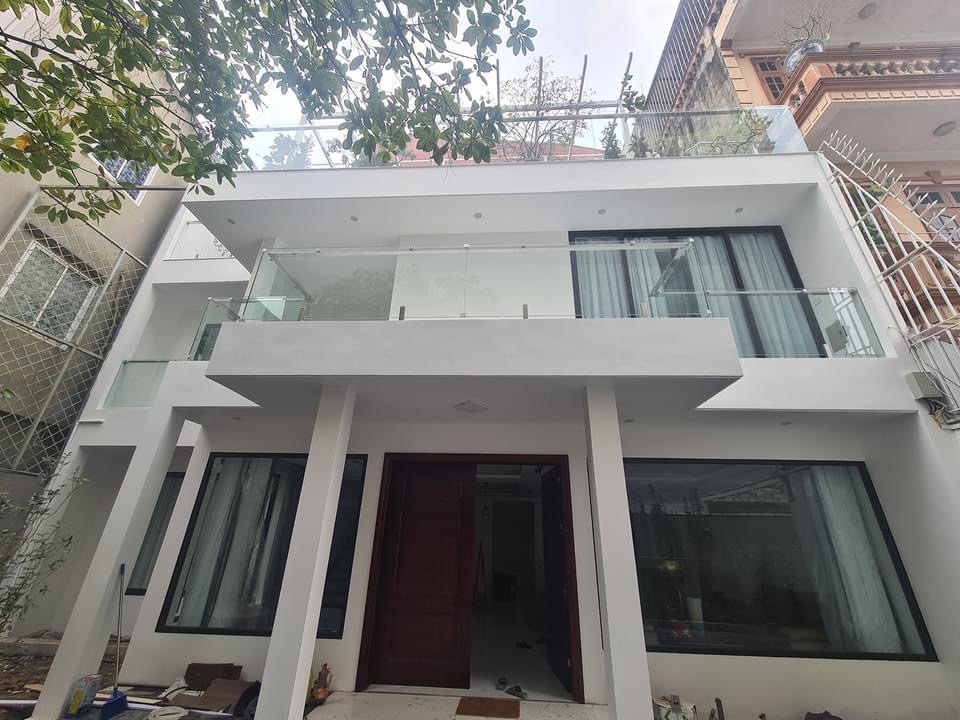 BIỆT THỰ SÂN VƯỜN - QUẬN TÂY HỒ - PHỐ AN DƯƠNG VƯƠNG - DIỆN TÍCH 191M x 4 TẦNG - MẶT TIỀN RỘNG 15M - ÔTÔ VÀO NHÀ - GIÁ CHỈ 17 TỶ.