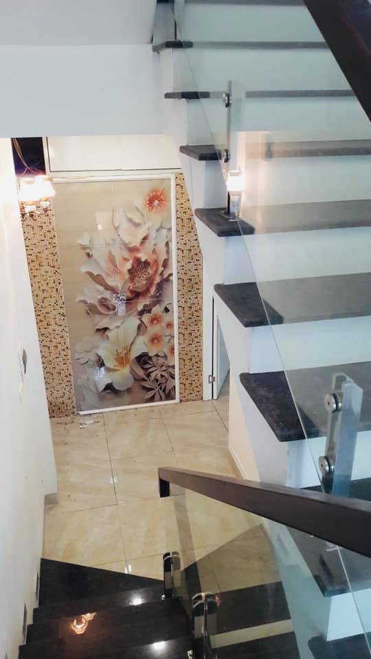 BÁN NHÀ PHÂN LÔ TRẦN QUỐC HOÀN. KD SẦM UẤT, Ô TÔ TRÁNH, MT 5.5M GIÁ 10.3 TỶ.