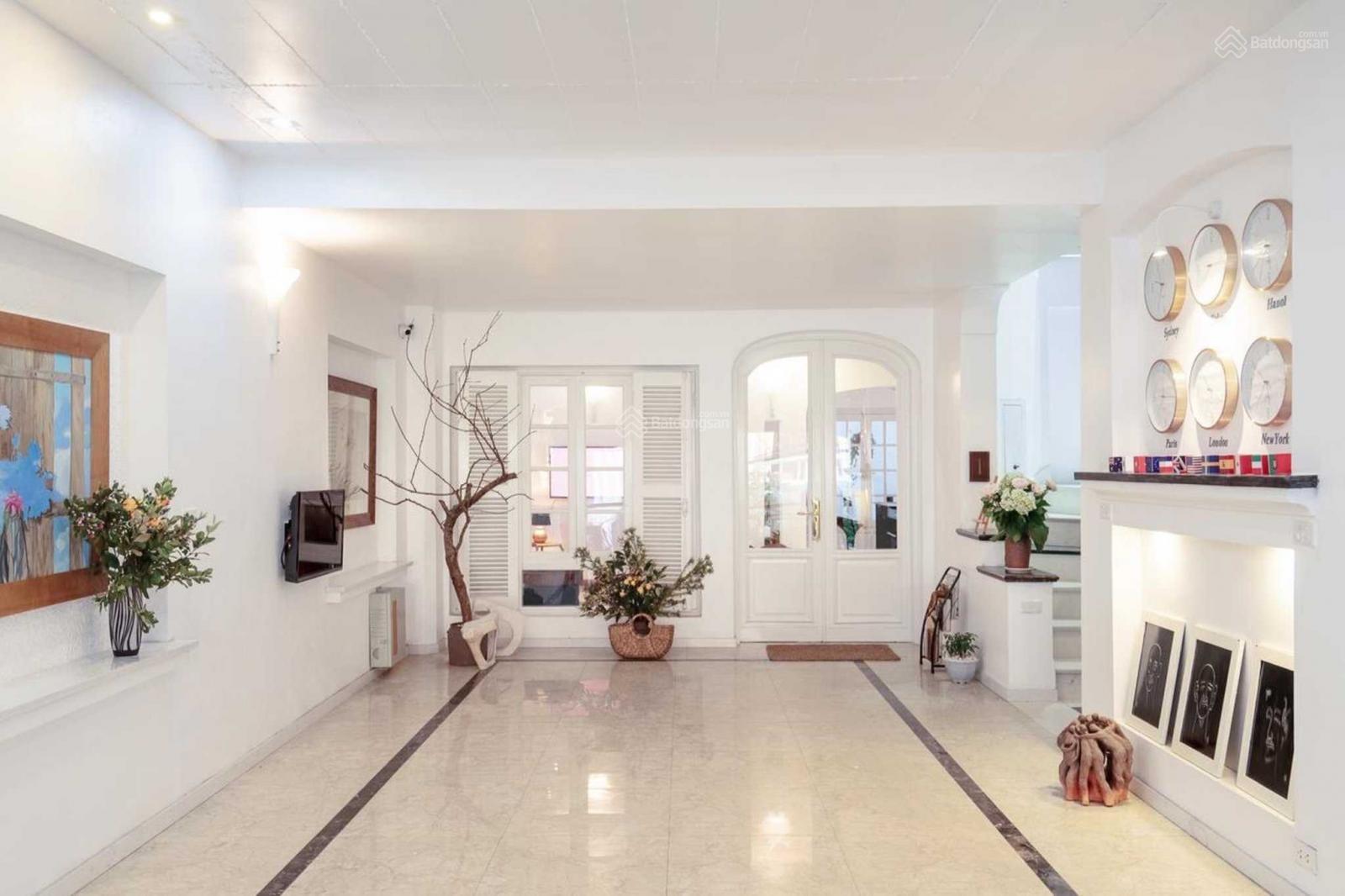 Bán toà căn hộ dịch vụ mặt phố Xuân Diệu view thẳng hồ Tây, 33 phòng cực đẳng cấp phố Tây