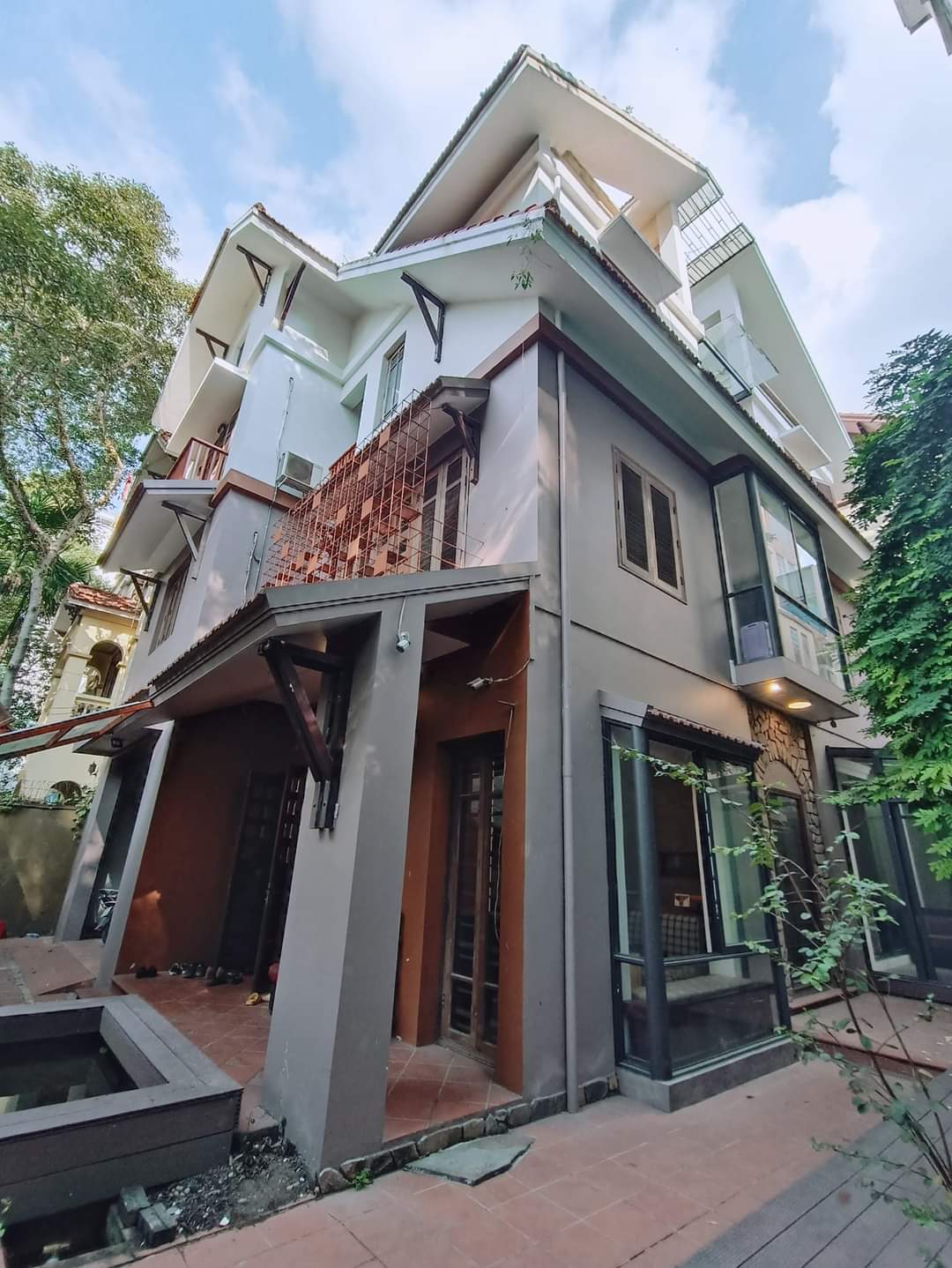 BIỆT THỰ ĐẸP Ở SƯỚNG- BẮC LINH ĐÀM- HOÀNG MAI- DT 224m2-4T-MT 15m-Giá 28 tỷ.