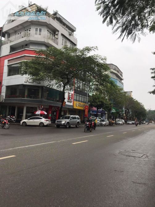 Bán nhà mặt phố Xuân Thủy, Cầu GIấy, 70m2, lô góc, mt 5m, tuyệt đẹp, nhỉnh 19 tỷ.