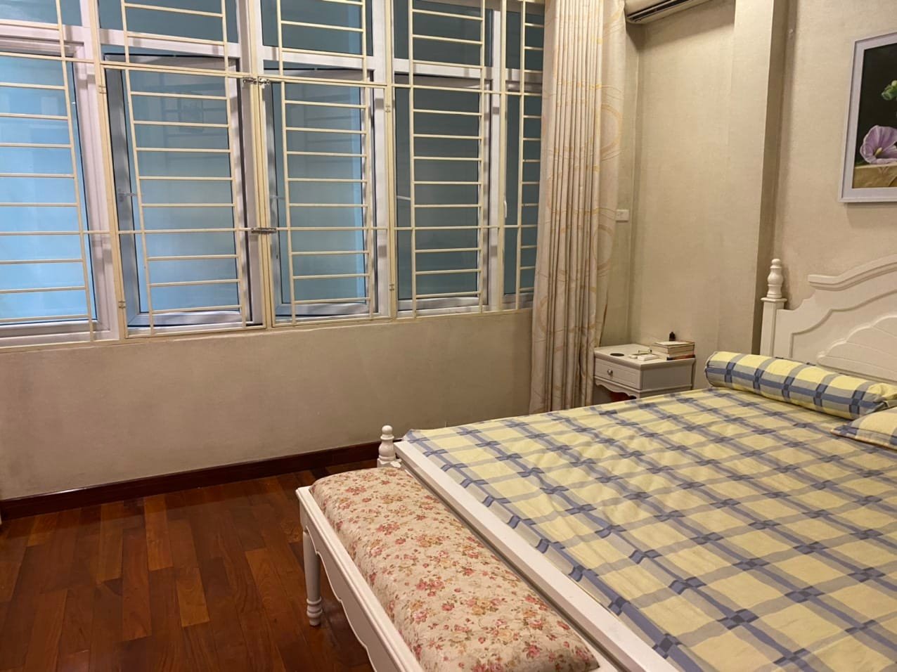 Sửng sốt mặt phố trung tâm Cầu Giấy gần 200m2 mà chỉ 34 tỷ