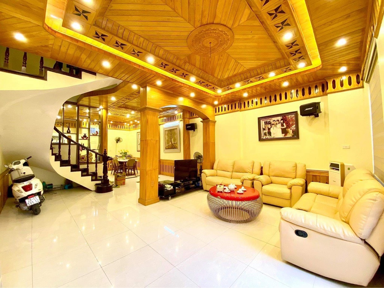 Cần bán nhà DT 90 M2, MẶT TIỀN SIÊU HIẾM 5,95 m Thịnh Quang, LÕI Đống Đa, 2 mặt tiền-ô tô. Ở+KD VP.