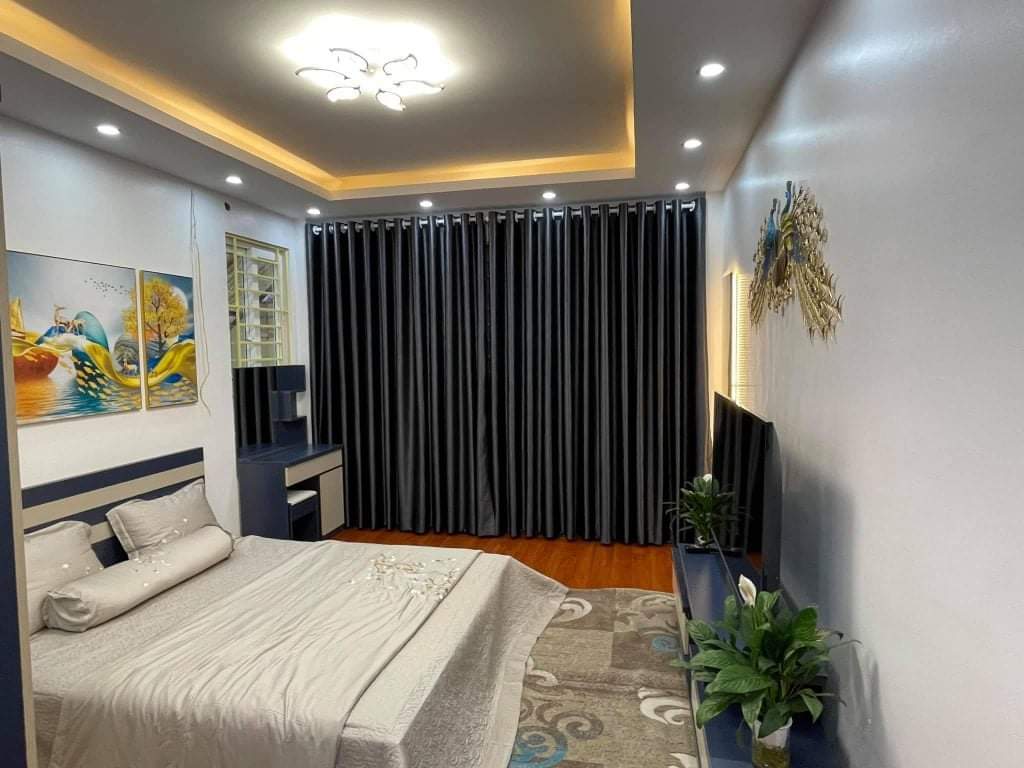 CHỈ NHỈNH 10 TỶ CÓ NGAY NHÀ MẶT PHỐ, KINH DOANH SẦM UẤT, HỘ KHẨU HOÀN KIẾM .