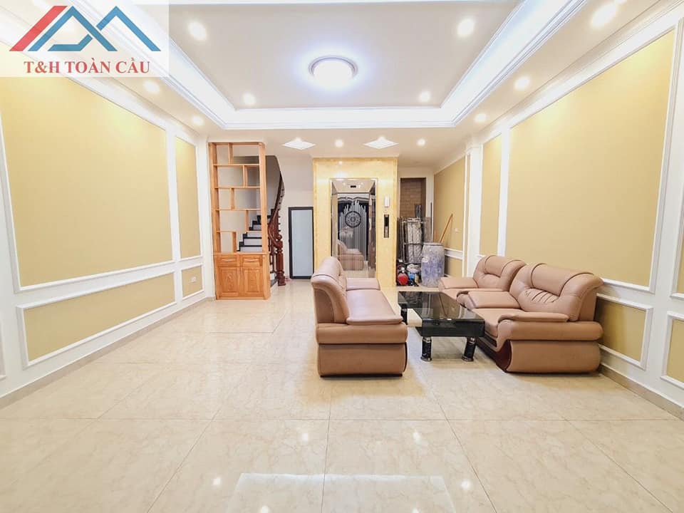 Bán nhà 3 mặt thoáng, lô góc mặt phố Đội Cấn, 83m2 mặt tiền 6,1m, vị trí đẹp kd sầm uất