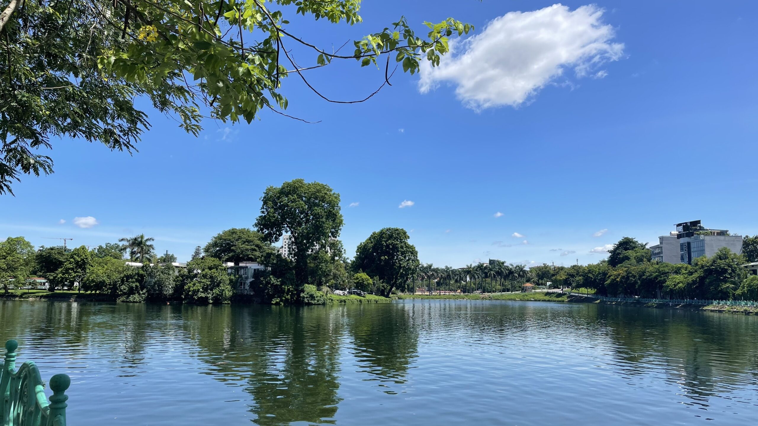 Hiếm độc, phố lớn, lô góc 1 mặt phố, 2 mặt ngõ to, vỉa hè đá bóng