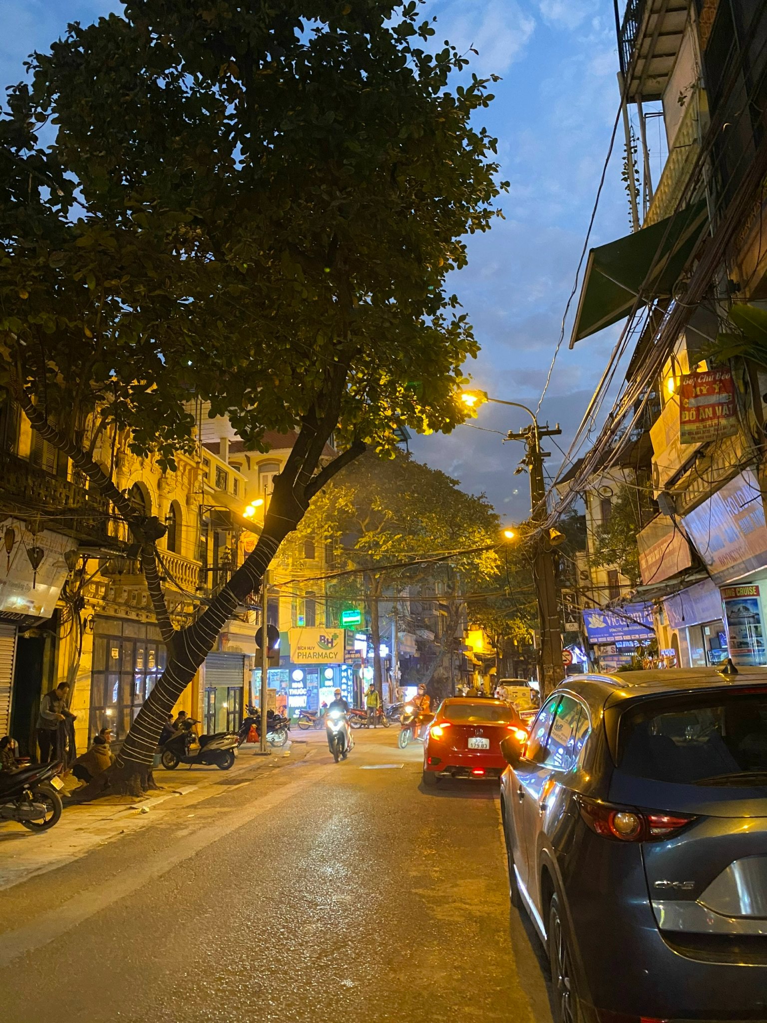 Cực phẩm khách sạn 3* mặt phố Mã Mây 7T thang máy, kinh doanh khủng 180m2, MT 8m, 150 tỷ