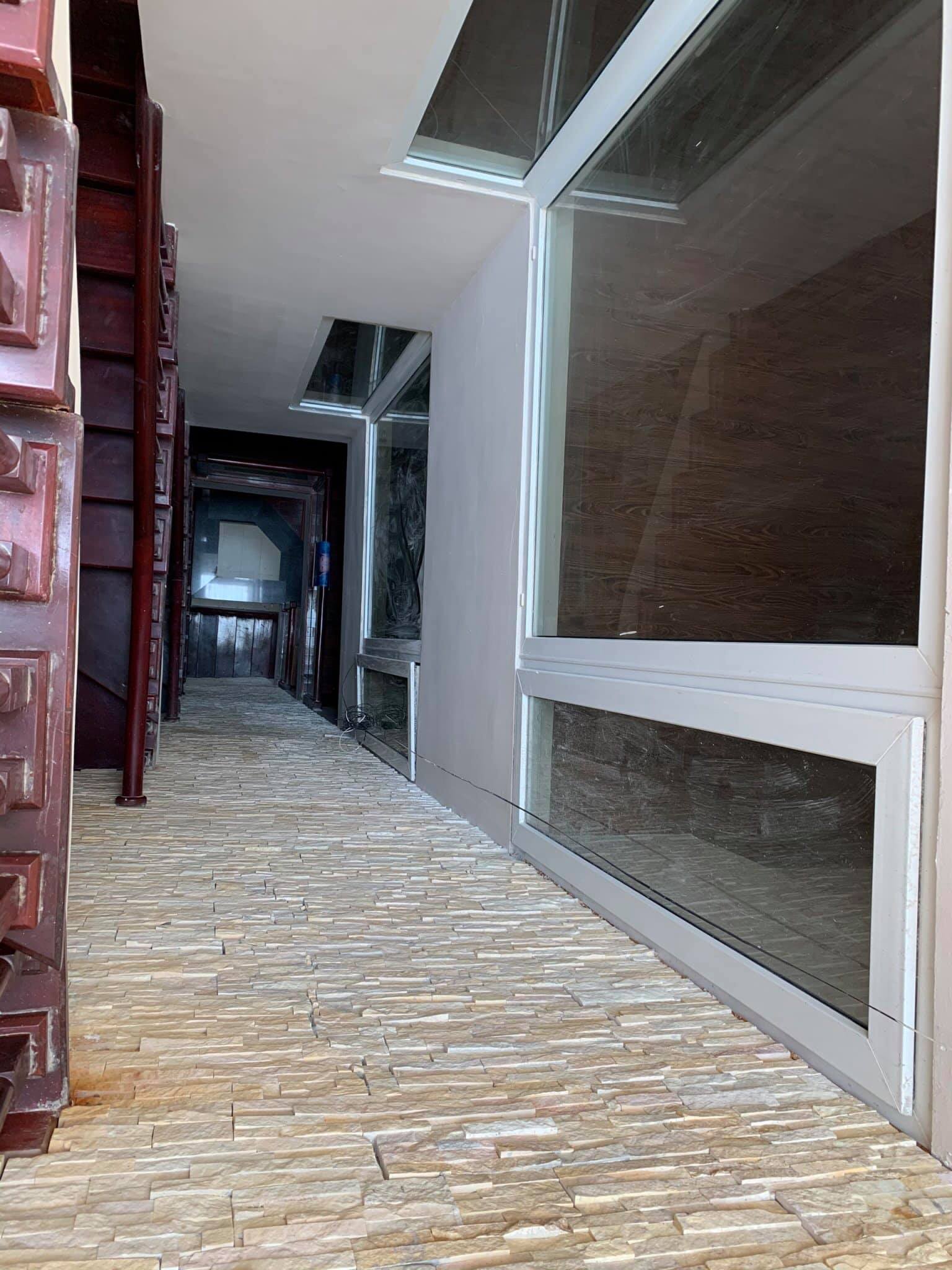 LÀM ĂN CẦN VỐN BÁN GẤP NHÀ Hoàng Văn Thái 70M2 NHÀ 5 TẦNG GIÁ 14.7tỷ