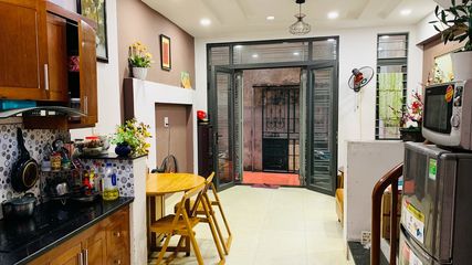 Bán GẤP nhà mặt tiền Phạm Viết Chánh, P NCT, Q1 DT(4x10) trệt 3 lầu giá 16.5 tỷ