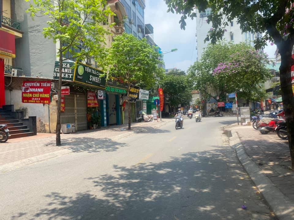 Nhà Mặt phố có vị trí cực kỳ Đắc địa, lô góc ba mặt tiền kinh doanh