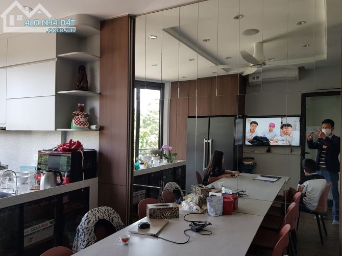 90m2