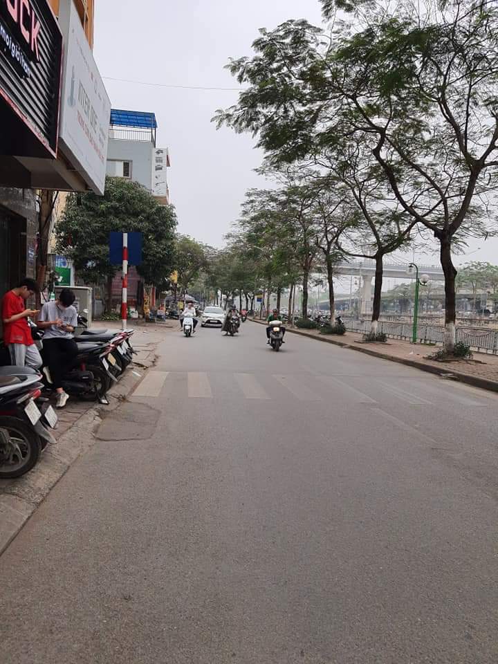 MẶT PHỐ TO ĐÙNG - TRUNG TÂM PHỐ VỈA HÈ HAI BÊN - 7 TẦNG THANG MÁY