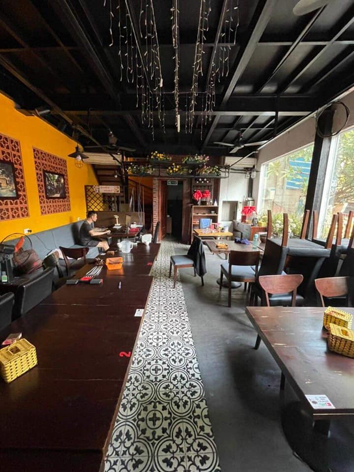 Phố cổ buôn bán ngày đêm, vị trí đỉnh