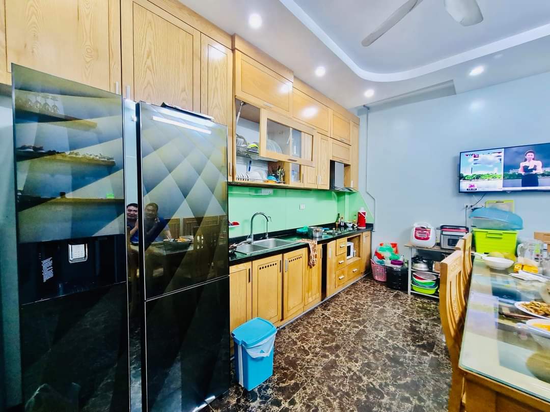 Bán gấp mặt phố Hàm Long, HK: 76m2, mặt tiền 5m, 3 tầng giá 38 tỷ. Vị trí rất đẹp.