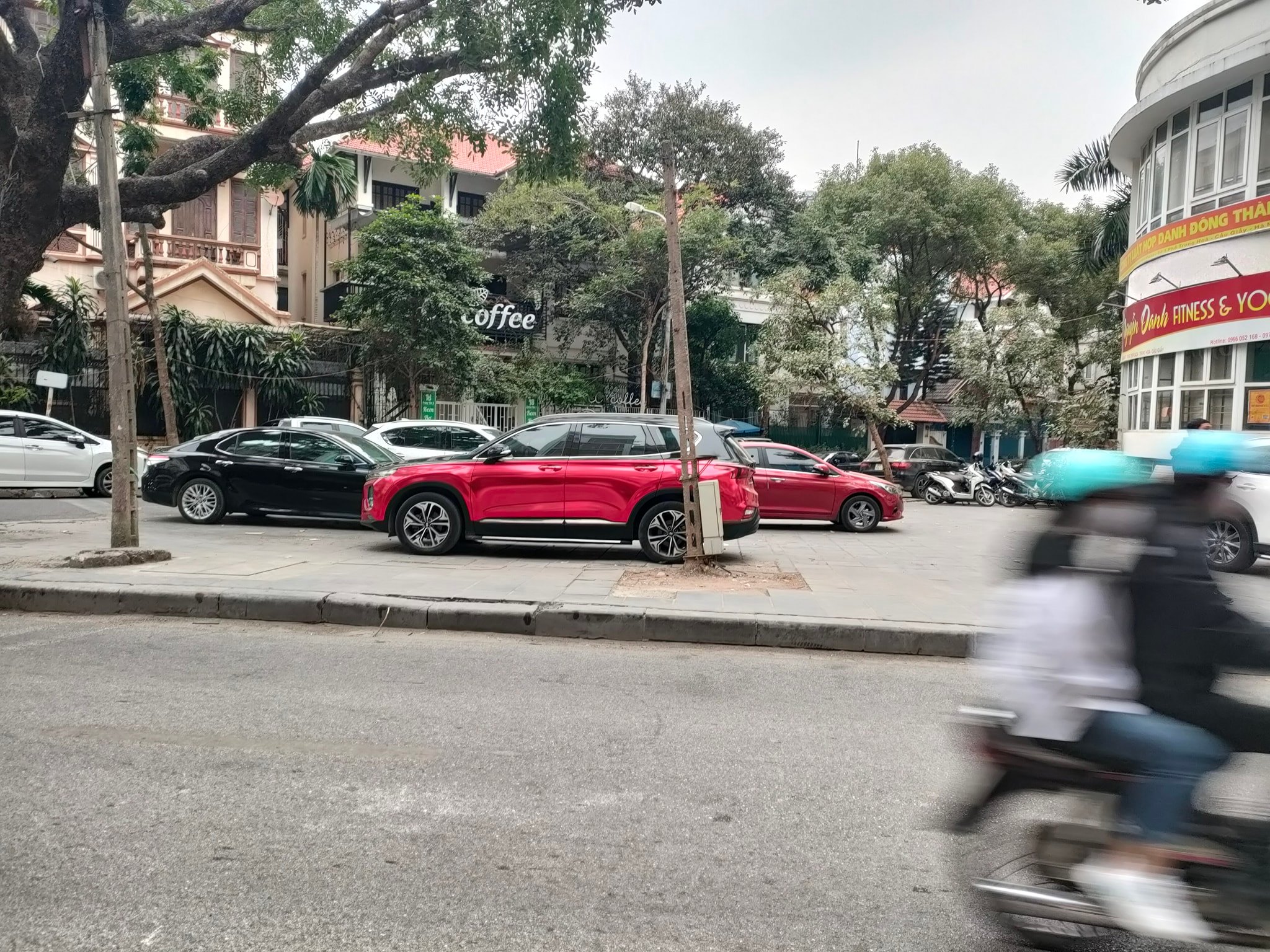 MẶT PHỐ TRUNG KÍNH THÔNG TRẦN DUY HƯNG, 4.5 TẦNG VỈA HÈ KINH DOANH CÁC MẶT HÀNG