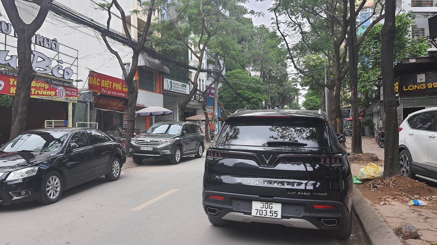 Cần bán mảnh đất siêu khủng mặt phố Dịch Vọng Hậu