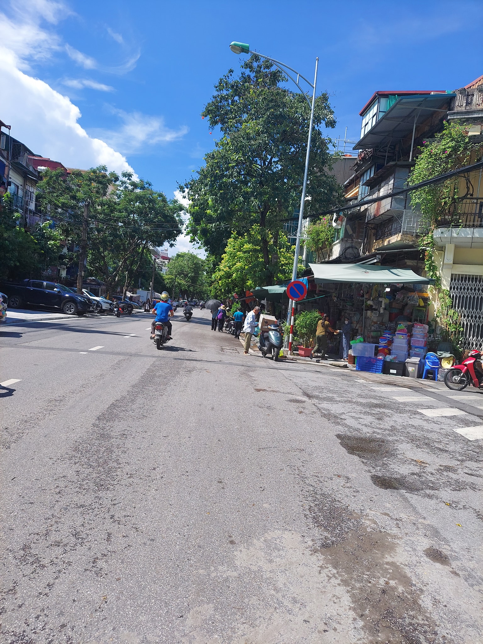 Bán gấp căn C4 đường 2 ô tô tránh ,Kinh Doanh tại mặt ngõ 80 Hoa Lâm , Việt Hưng , LB.