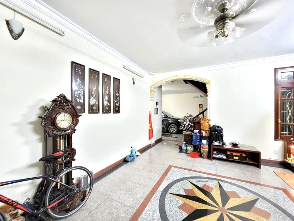 BÁN CHUNG CƯ MINI CAO CẤP quận Ba Đình DÒNG TIỀN 200TR/Th. DT 106 m2 X 10T MT 6 m. 32,5 tỷ