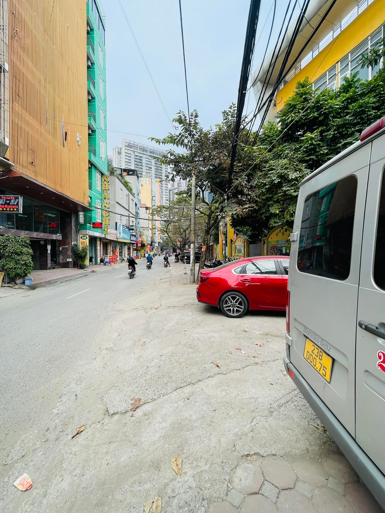 BÁN ĐẤT MẶT NGÕ - XUÂN ĐỈNH - TỪ LIÊM - DIỆN TÍCH 136M2 - MẶT TIỀN 5.2M - GIÁ 14.5M.