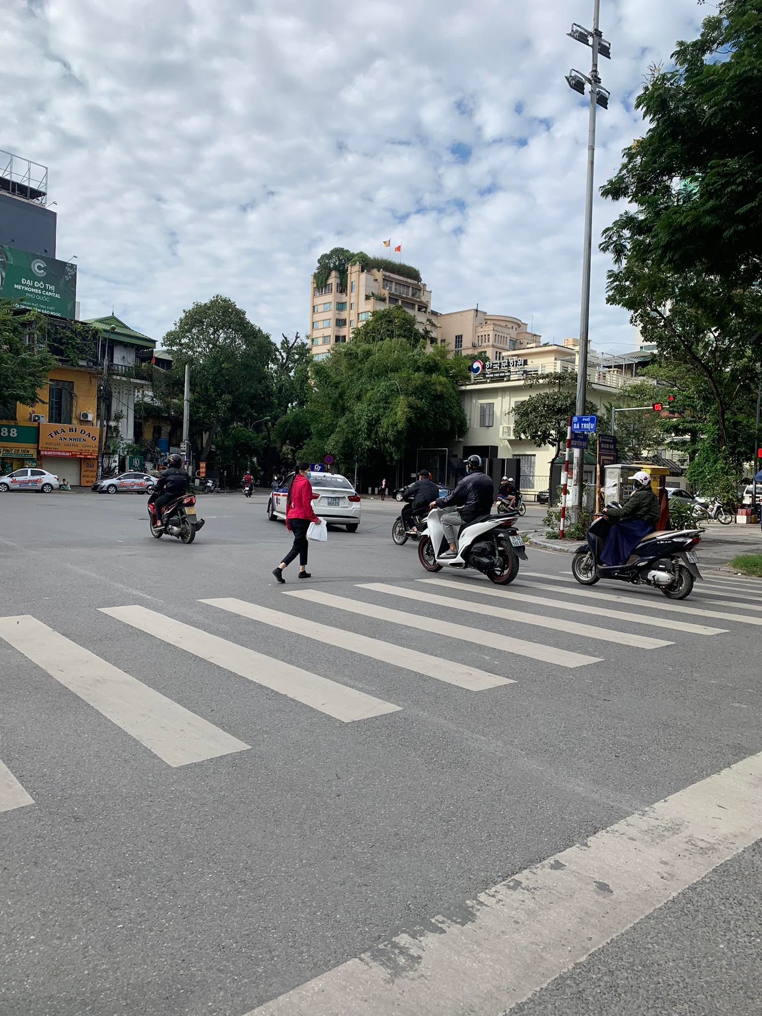 Bán căn hộ chung cư phố Bà Triệu quận Hoàn Kiếm 145m 11.95 tỷ trung tâm Nguyễn Du công viên Lênin