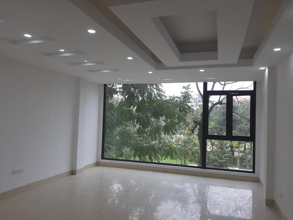 Bán Nhà 4 Tầng Phố Đặng Văn Ngữ, 210m2, Mặt Tiền 8.3m, vỉa hè ô tô tránh, Giá 29.5 Tỷ