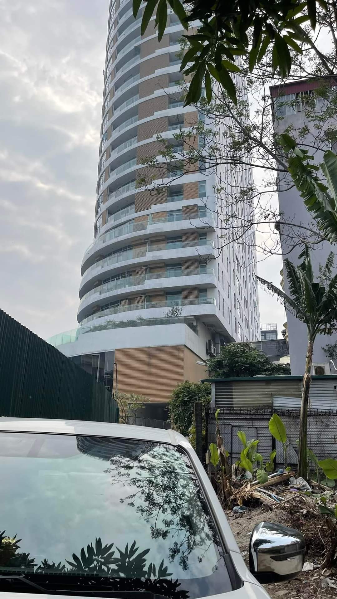 MẶT NGÕ ÔTÔ TRÁNH-KINH DOANH- LẠC LONG QUÂN-CẦU GIẤY-DT 398m2-3T-MT 18m -Giá 69 tỷ.