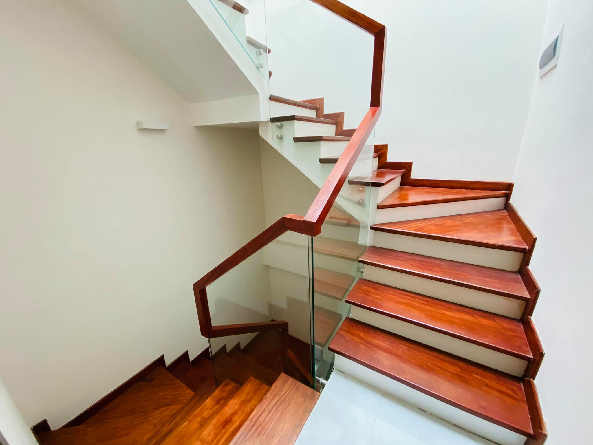 Biệt thự đẳng cấp- Nguyễn Chí Thanh- 57m2- Lô góc- 3 mặt thoáng- Đường tô tránh nhau- 11.4 tỷ