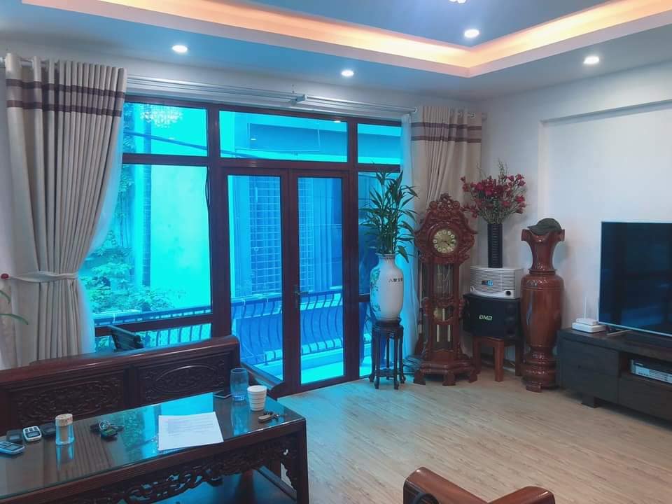 Bán nhà phố Trung Kính. DT 110m2 xây 5 tầng, mặt tiền rộng 8m, giá nhỉnh 40 tỷ