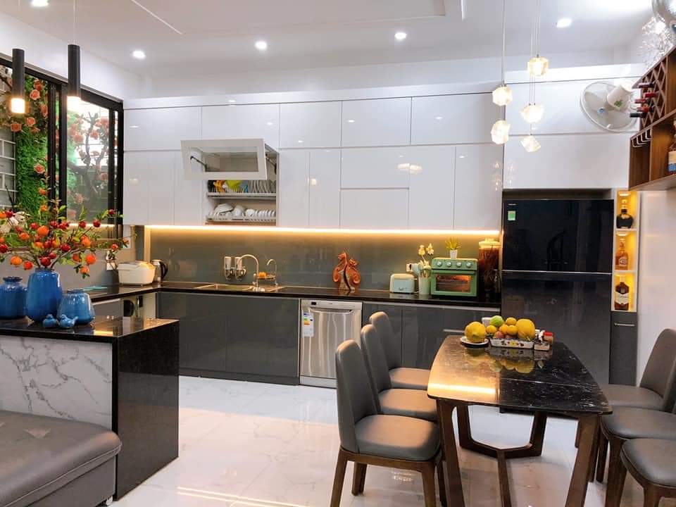 Bán Nhà 5 Tầng Mặt Hồ Tây Diện Tích 190m- Mặt Tiền 10m- Mặt Phố Quảng Khánh Quảng An Tây Hồ Hà Nội