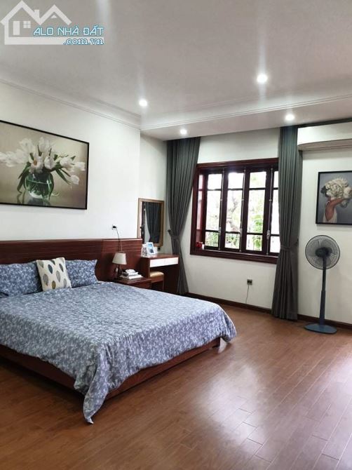 Chị gái tôi kẹt tiền trả nợ NH muốn bán mặt tiền đường 297, Phước Long B, Q.9, HCM