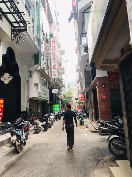 HOÀN KIẾM QUẬN, PHỐ CỔ ẨM THỰC. KINH DOANH SẦM UẤT. LÔ GÓC.