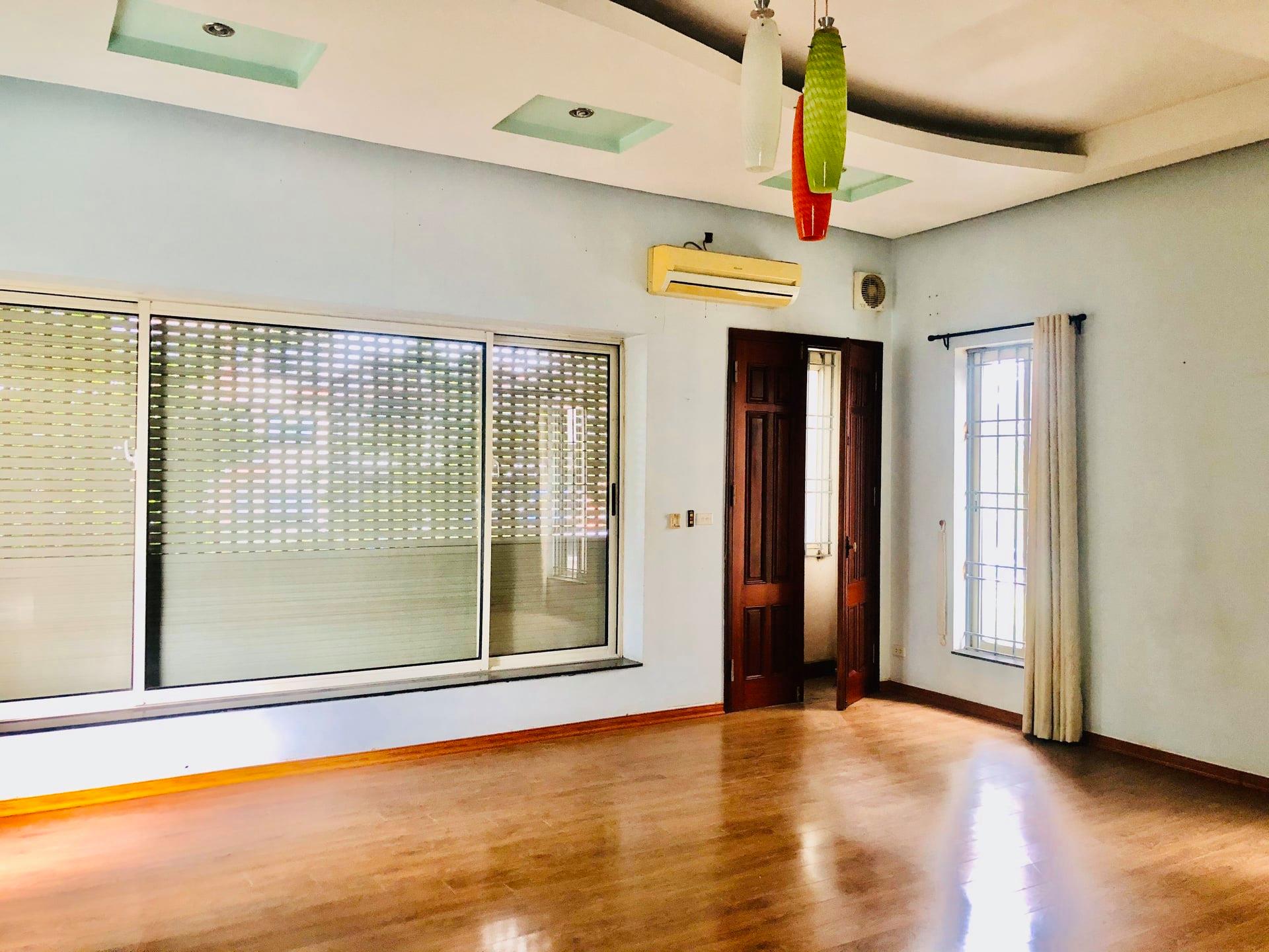 Bán nhà Mặt Phố Âu Cơ - Tháp Rùa Âu Cơ - Mặt Phố Lô Góc 4 Mặt Thoáng - Mặt Tiền Đẹp - Gara 2 OTO