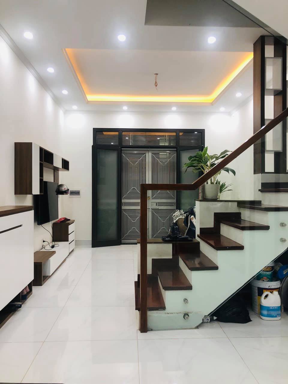 Siêu phẩm Nhà phố Nguyễn Trãi quận Thanh Xuân DT 76 m 5 tầng mặt tiền 6m giá chỉ 14,2 tỷ