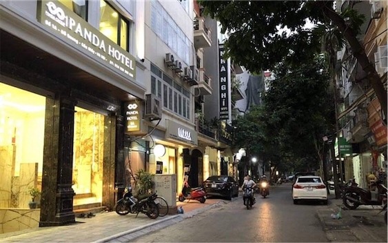 BÁN KHÁCH SẠN ĐẸP CẦU GIẤY - 25 PHÒNG - DOANH THU 200TRIỆU/THÁNG