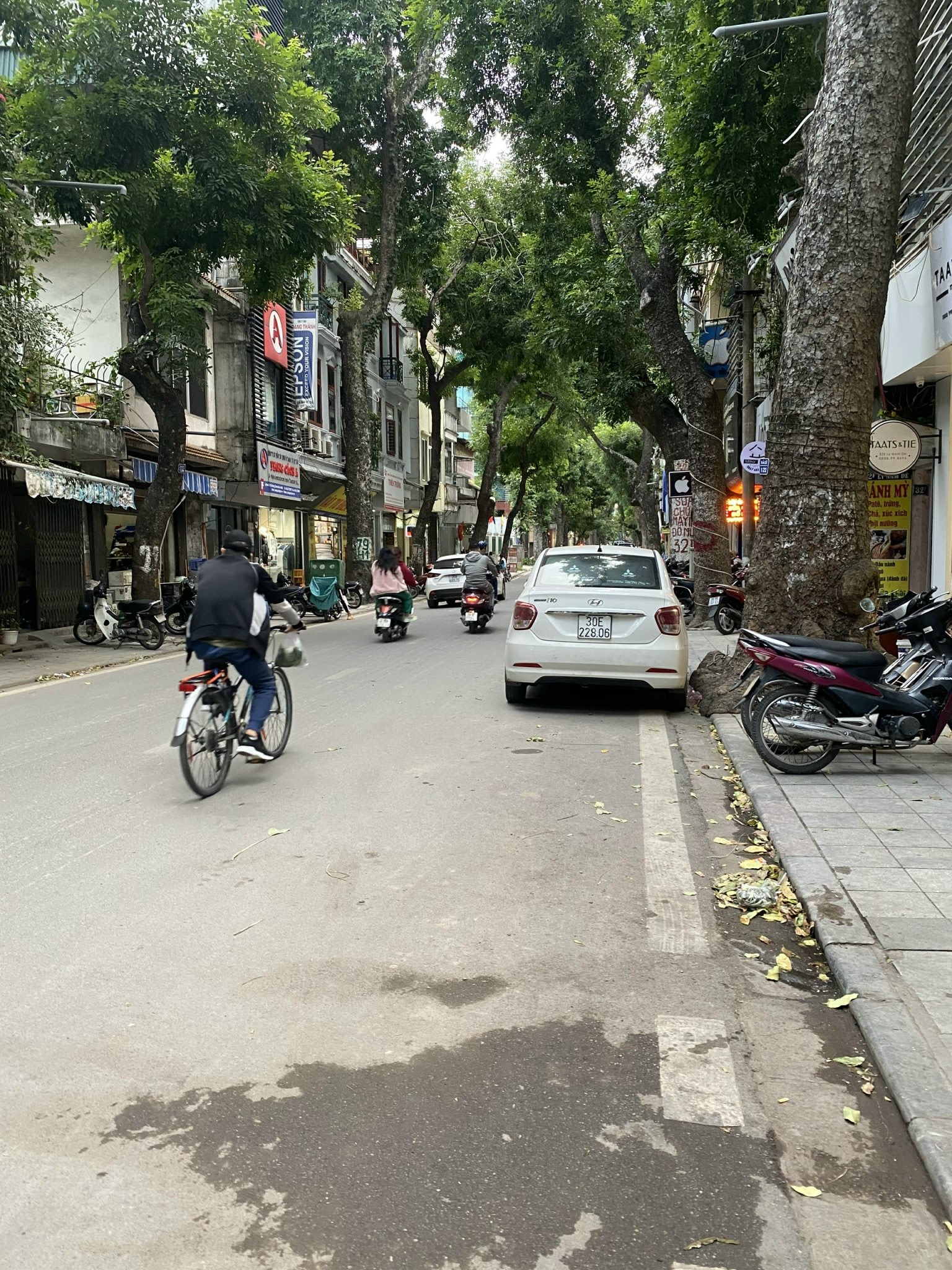 Bán nhà mặt phố Lý Nam Đế DT 220m2 x 4T, mặt tiền khủng 18m, kinh doanh tuyệt đỉnh 104 tỷ