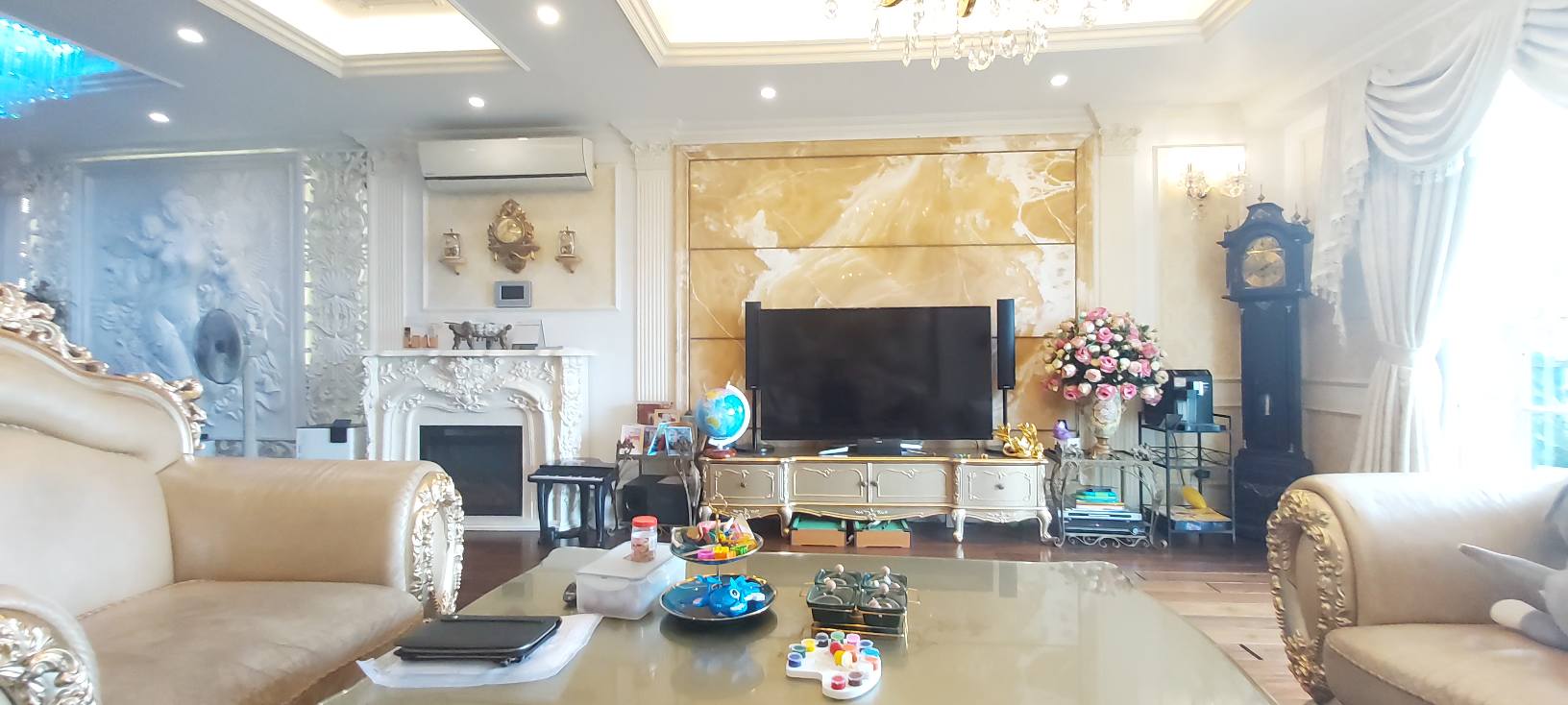 Mặt phố chính quận Đống Đa , mặt tiền 8m, sổ đỏ nở hậu, diện tích 220m², 71,8 tỷ.