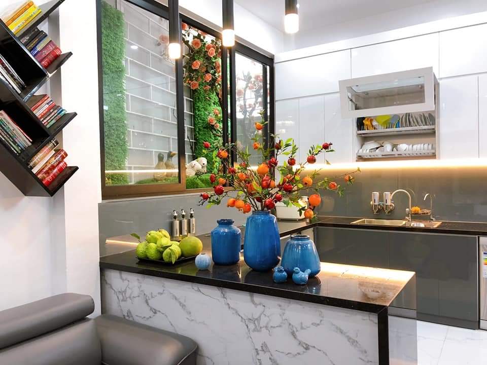 Bán Nhà 5 Tầng Mặt Hồ Tây