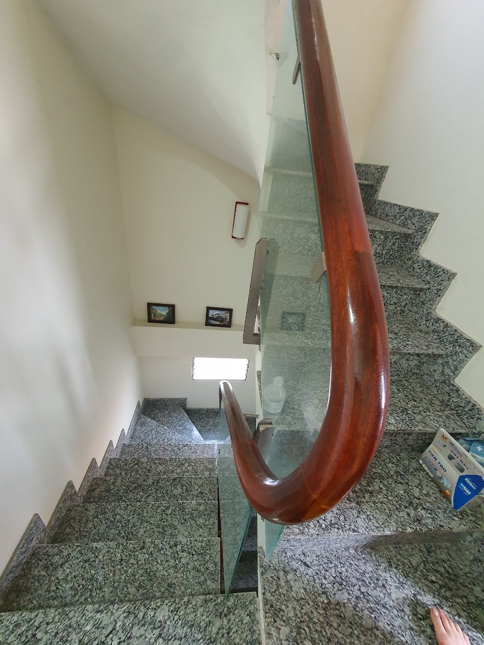 Bán nhà lô góc, 7 tầng mặt phố Kim Mã, dt 35m, giá chỉ 18.5 tỷ.