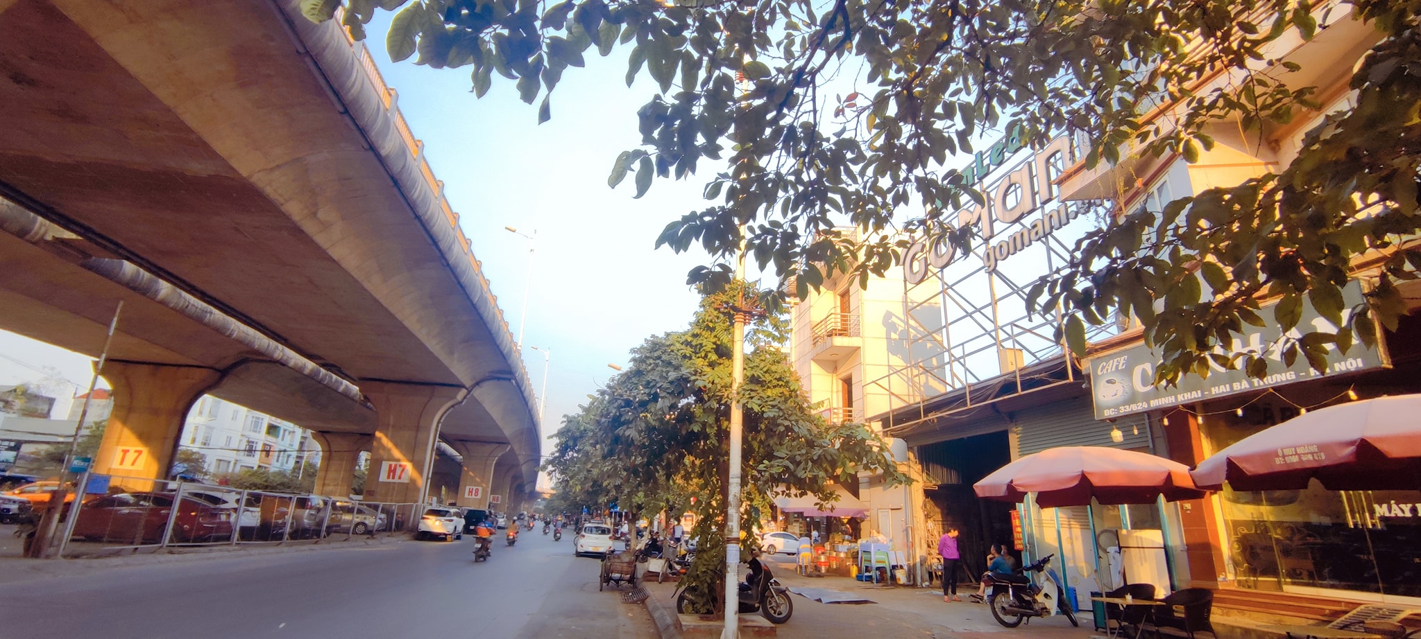 MẶT PHỐ KINH DOANH - 5 TẦNG LONG LANH - VỈA HÈ ĐÁ BÓNG