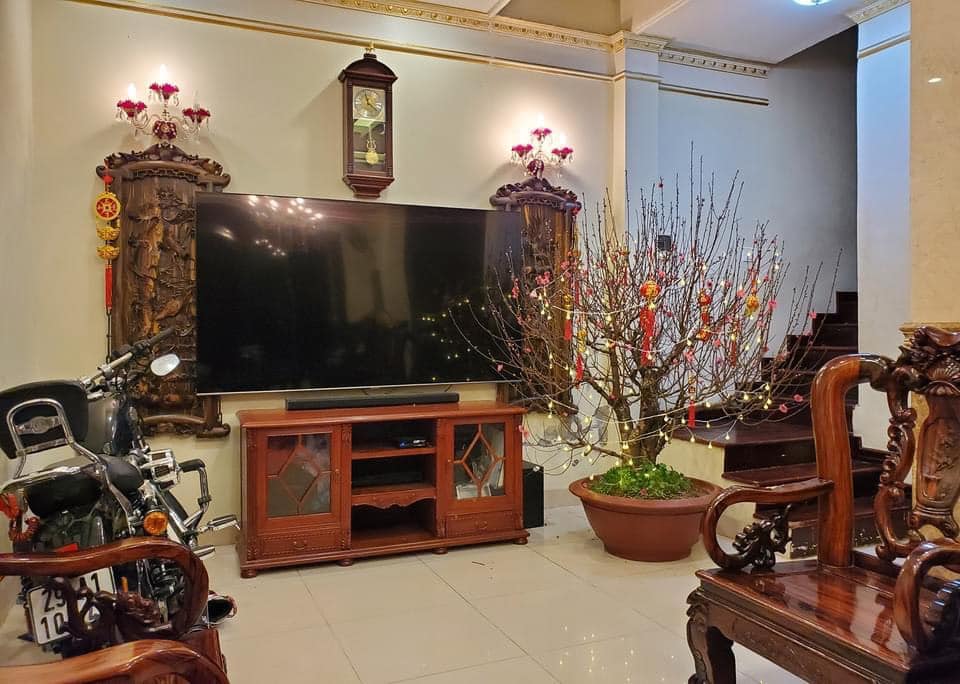 Tìm đâu ra Nhà mặt Đường Láng, DT 100m2 x 3tầng, MT 4.3m giá chỉ 14 tỷ