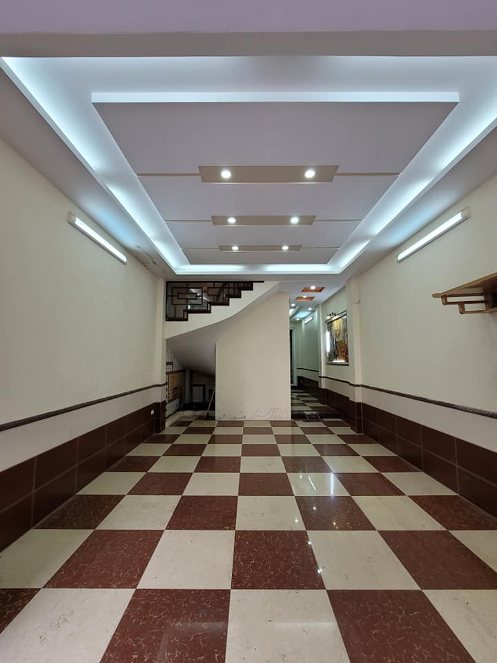 SIỂU PHẨM 50M RA MẶT PHỐ THÁI HÀ, NGÕ TO Ô TÔ TRÁNH, VỊ TRÍ ĐỈNH, Ở KẾT HỢP KINH DOANH TUYỆT VỜI, 098.115.8.507 + Nhà mặt ngõ to, chỉ 50m ra mặt phố, đứng nhà nhìn phố, vị trí thì đẹp, ô tô tránh, vào nhà, ngõ thông. KHU VIP NHẤT ĐỐNG ĐA. + Nhà siêu đẹp, 70m2, 5 tầng, MT 5m, thông số vàng, thiết kế tầng 2 phòng khép kín, thoáng sáng. + Sổ đỏ vuông vắn. Thiện chí giao dịch. LH(18.8) Mrs Dung 098.115.8.507.