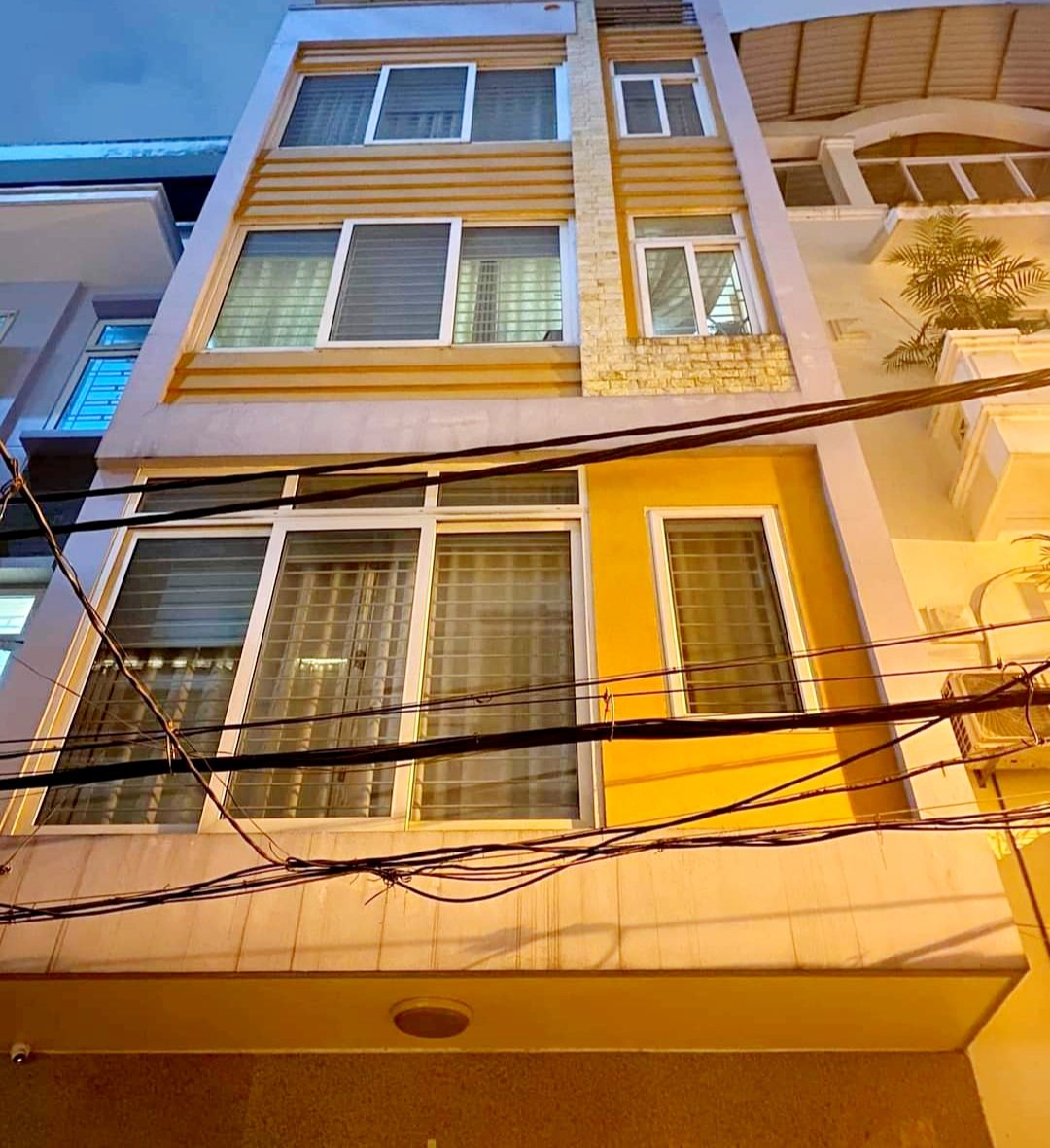 BÁN NHÀ PHÂN LÔ TRUNG KÍNH TO - Ô TÔ TRÁNH - VỈA HÈ - KINH DOANH - VĂN PHÒNG - Ô CHỜ THANG MÁY, 098.115.8.507.