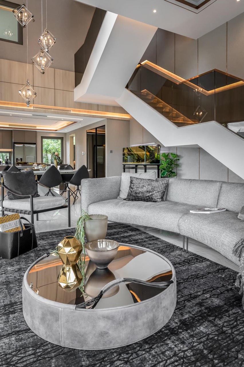 Bán tòa nhà mặt phố Liễu Giai. 180m, 9 tầng, mặt tiền 8m. cho thuê 500 triệu/tháng.