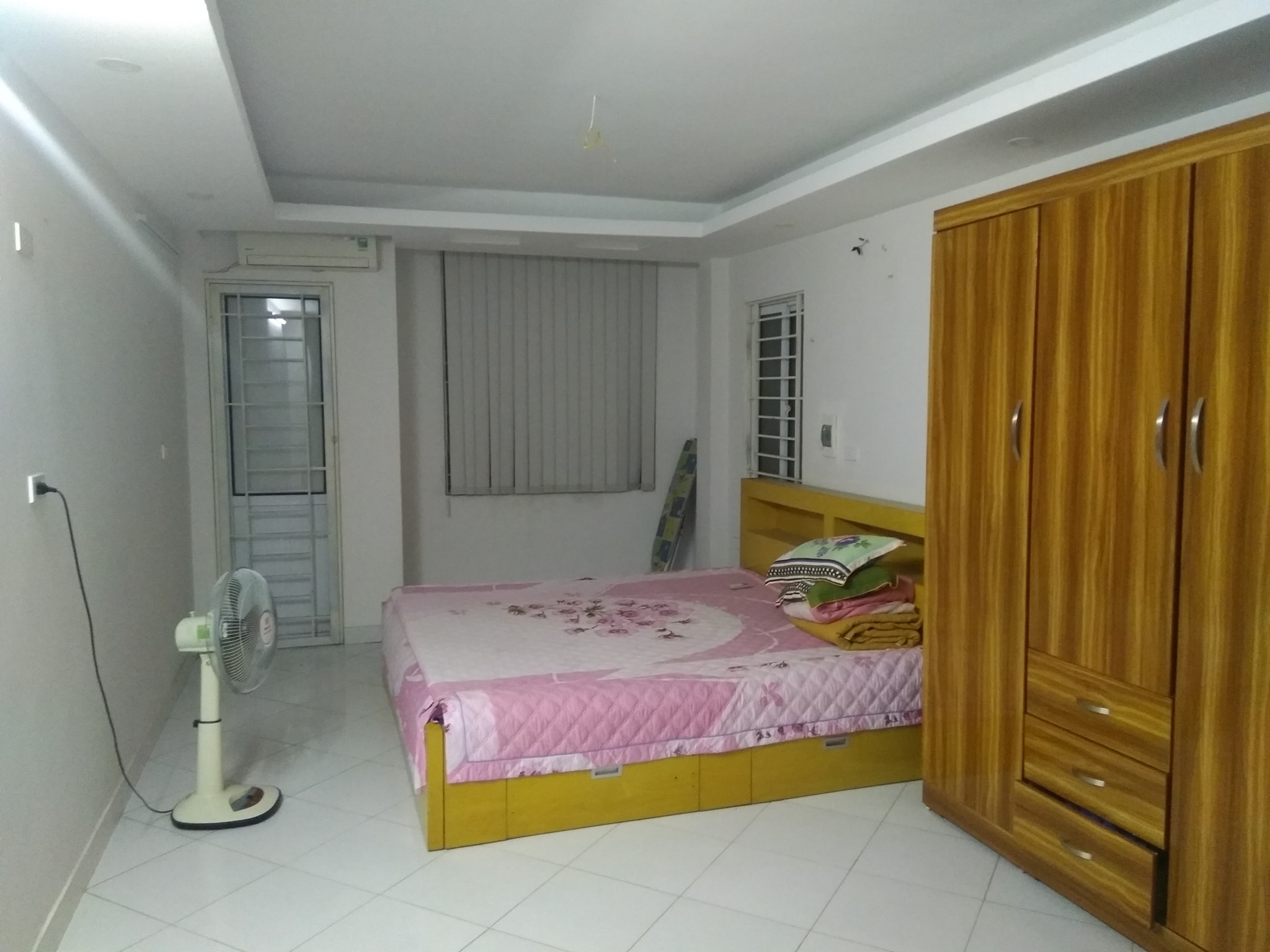 Nhà đẹp thang máy 150m2 ga ra ô tô kinh doanh Lạc Long Quân Tây Hồ 25 tỷ.