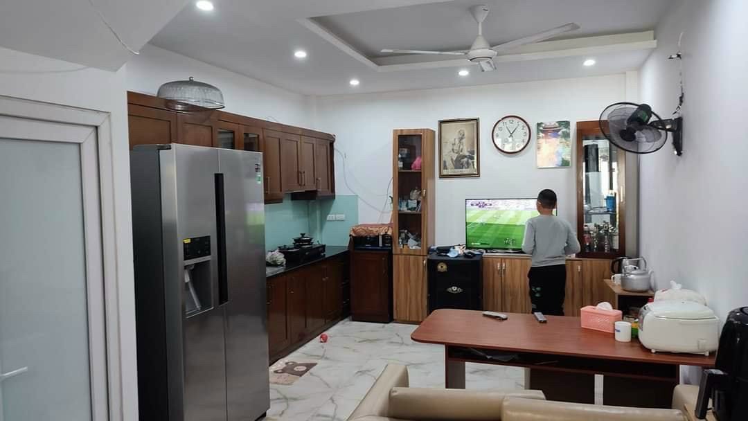 Bán nhà Mặt Phố Trần Thái Tông, Cầu Giấy diện tích 80m2 mặt tiền 5m giá 20tỷ