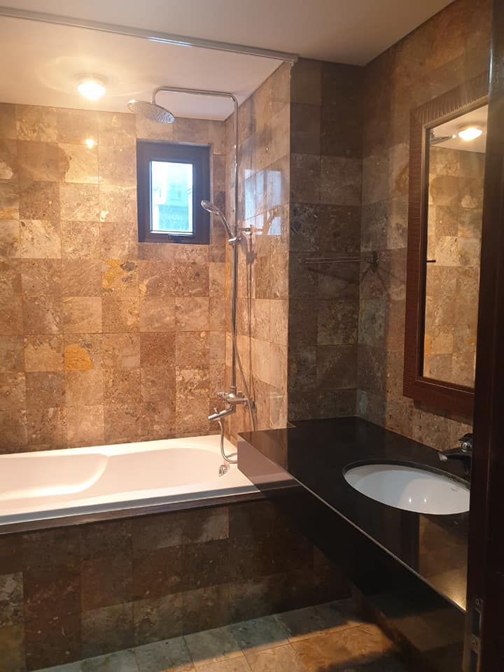 Bán Tòa nhà mặt phố Phó Đức Chính, Ba Đình DT 102m, 9 tầng, mặt tiền 7,2m, giá chỉ 35 tỷ.