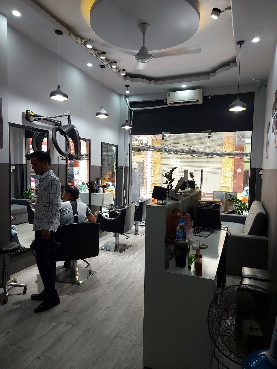 Cần bán gấp khách sạn 8 tầng tại Trung Hoà Nhân Chính diện tích xây dự
