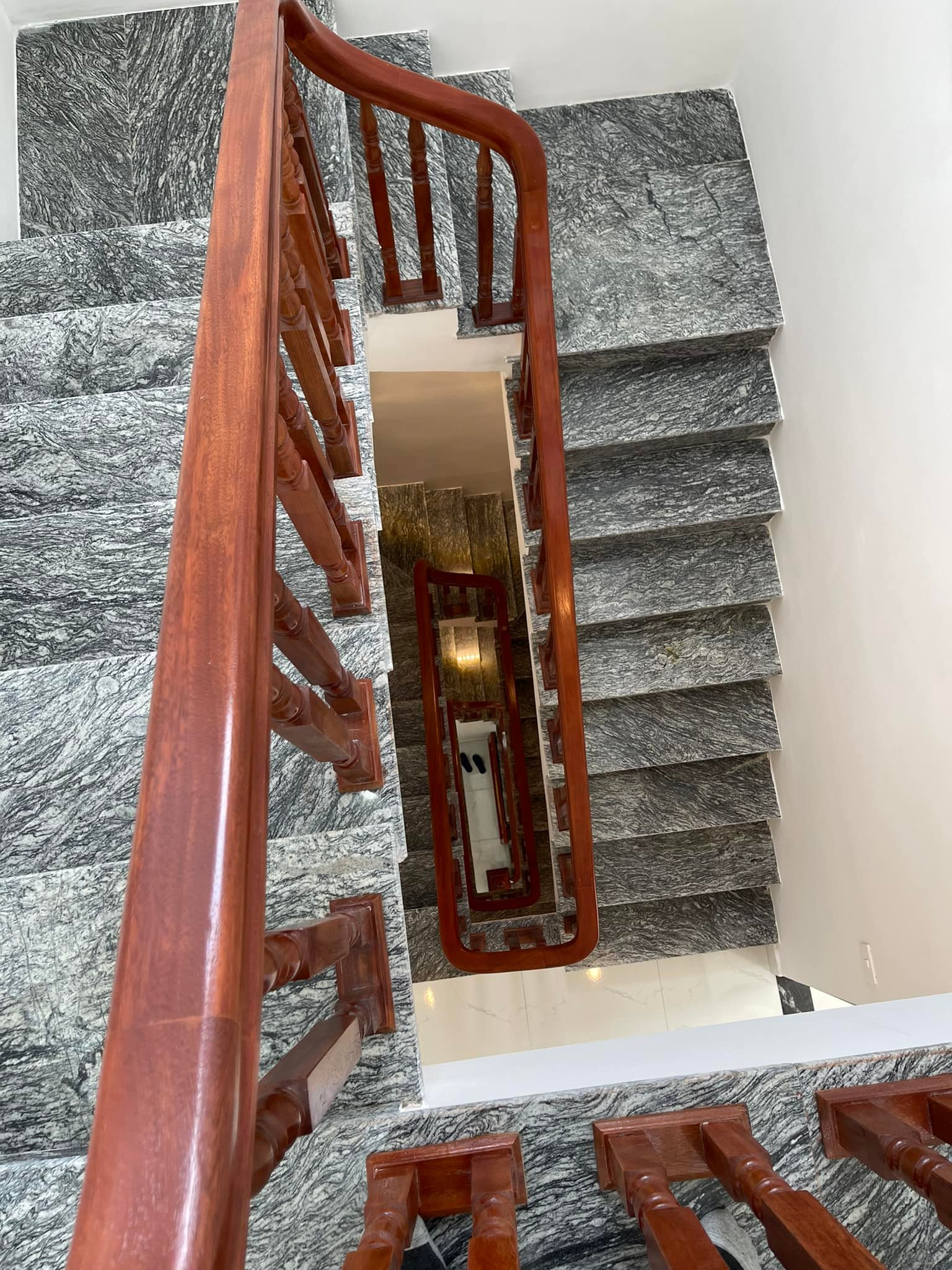 Nhà mặt phố Đào Tấn, Ba Đình, Lô góc, Kinh doanh, OTO đi vòng quanh, 160m2, mt 22m, 15,5ty